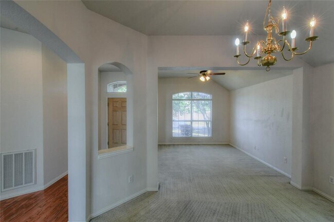 Foto del edificio - 4704 Stockwood Dr