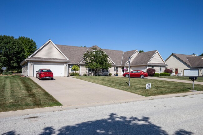 Building Photo - N27W26446 Christian Ct W