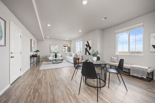 Building Photo - Gorgeous 3bed/3bath w/ Mountain Views - Bu...