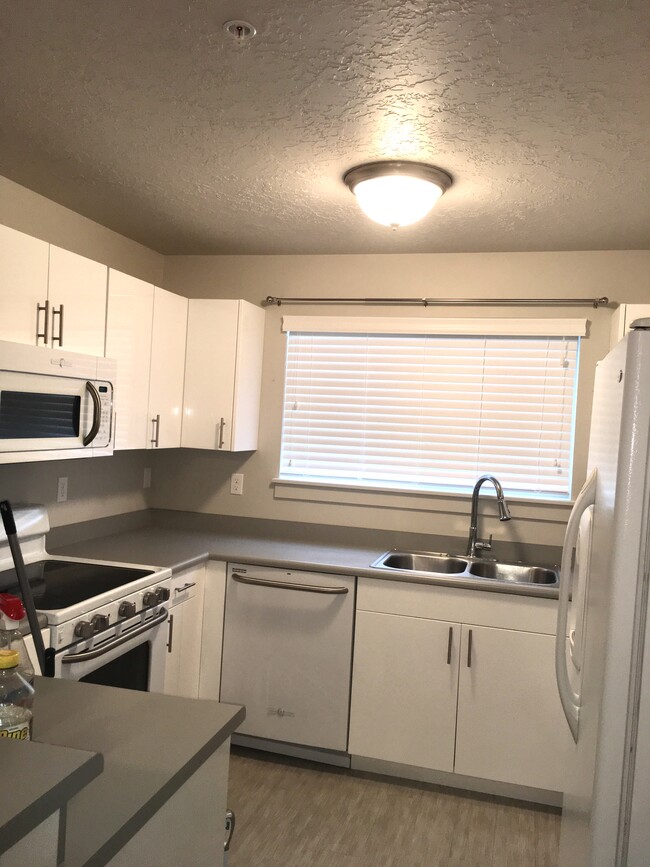 Building Photo - 1004 N 1090 W