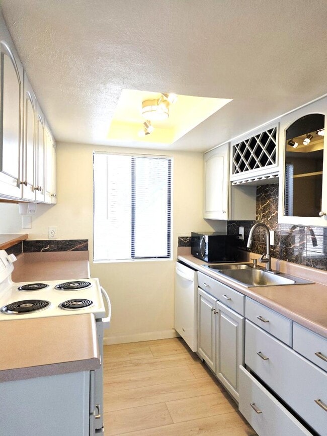 Building Photo - 17094 E Tennessee Dr