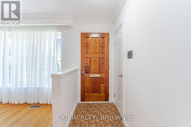 Building Photo - 588 Hyacinthe Blvd