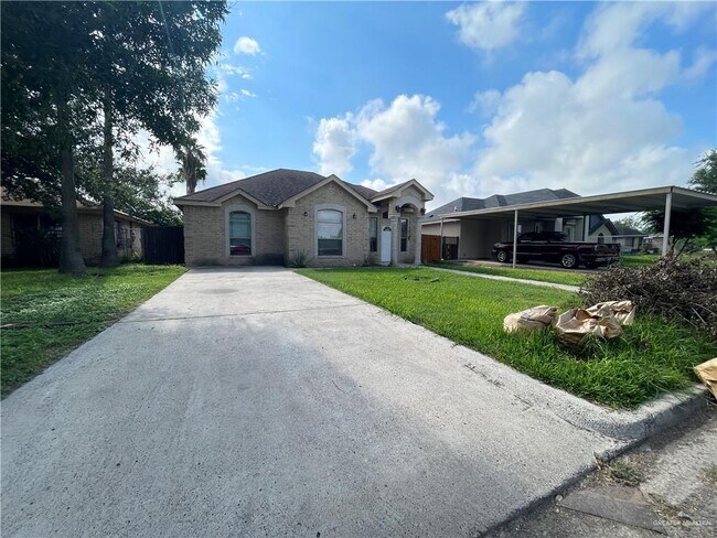 Building Photo - 520 N Montemorelos Dr
