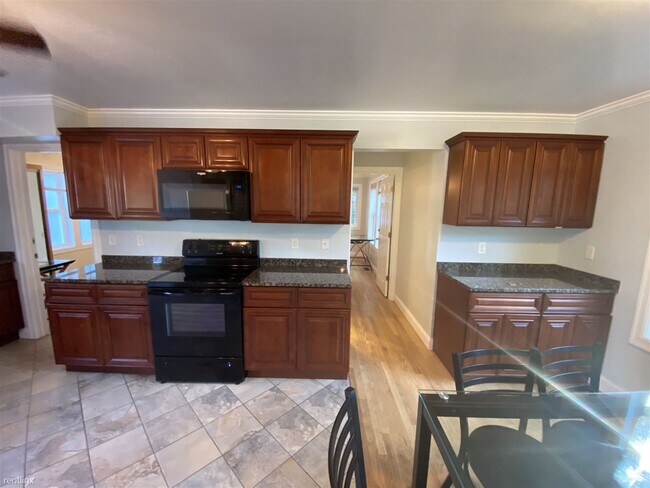 Building Photo - 6 br, 4 bath House - 900 Fuller St