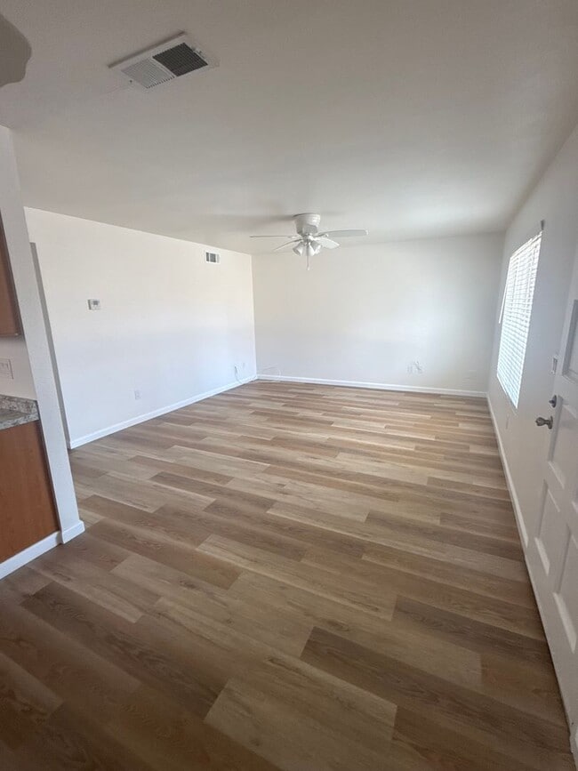 Building Photo - Freshly Updated Rental in Santana Ranch Estates!