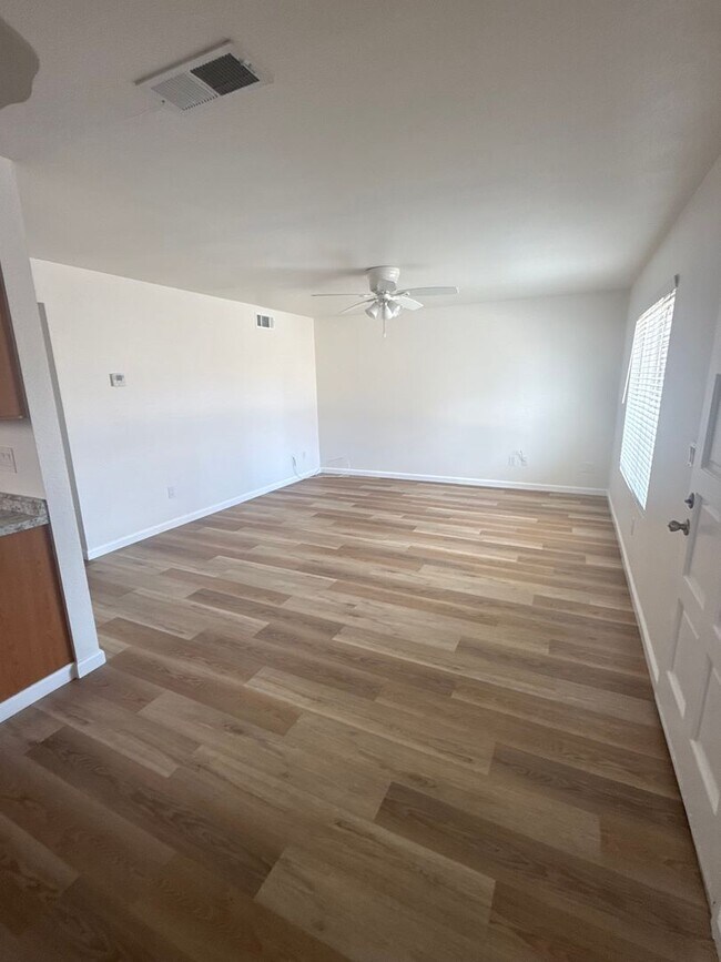 Foto del edificio - Freshly Updated Rental in Santana Ranch Estates!