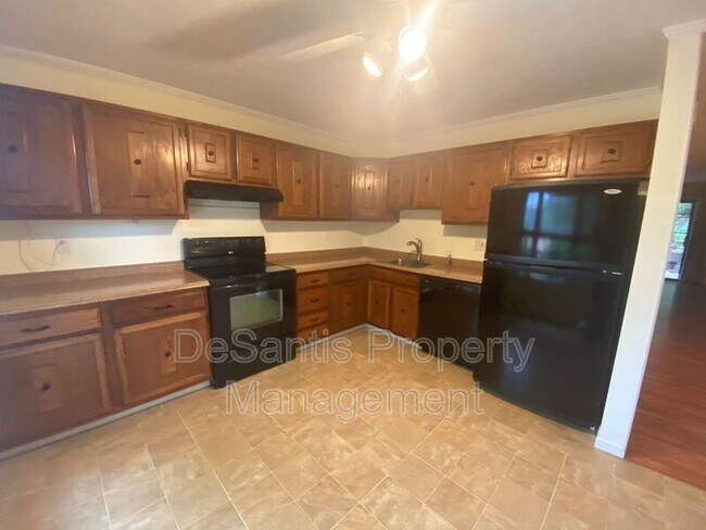 Building Photo - 169 London Towne Dr
