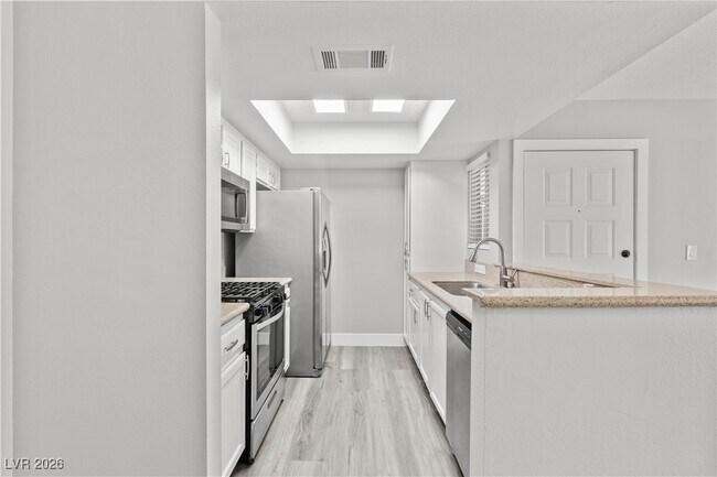 Foto del edificio - 7100 W Pirates Cove Rd