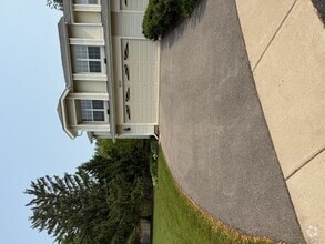 Building Photo - 600 Sturnbridge Ln