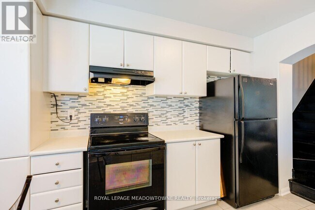Building Photo - 27 Suitor Ct