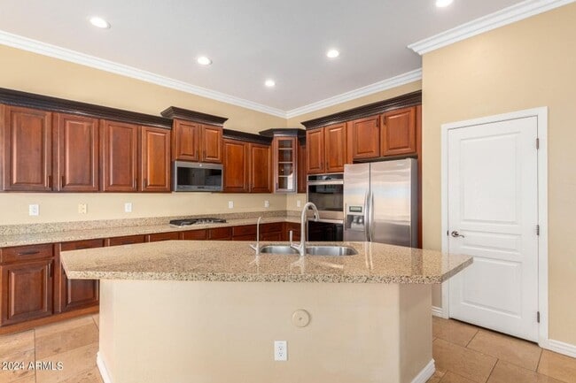 Foto del edificio - Beautiful 4 bedroom home in Glendale!! 3 car garage and RV Gate!