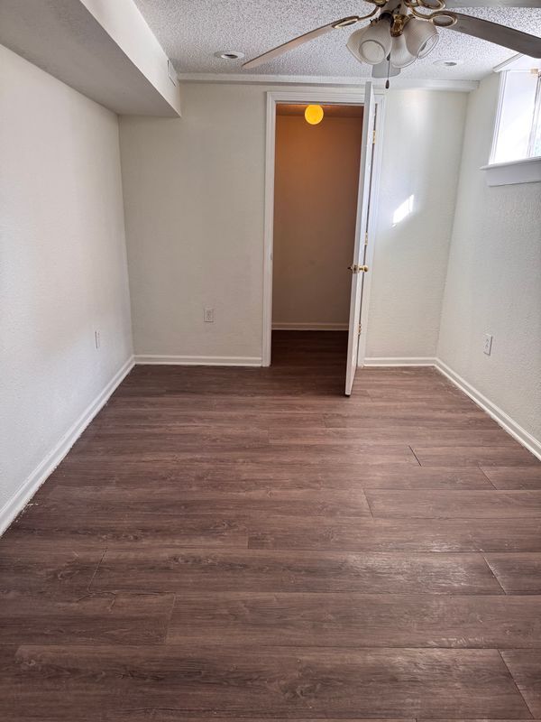 Foto del edificio - 4419 E 56th St