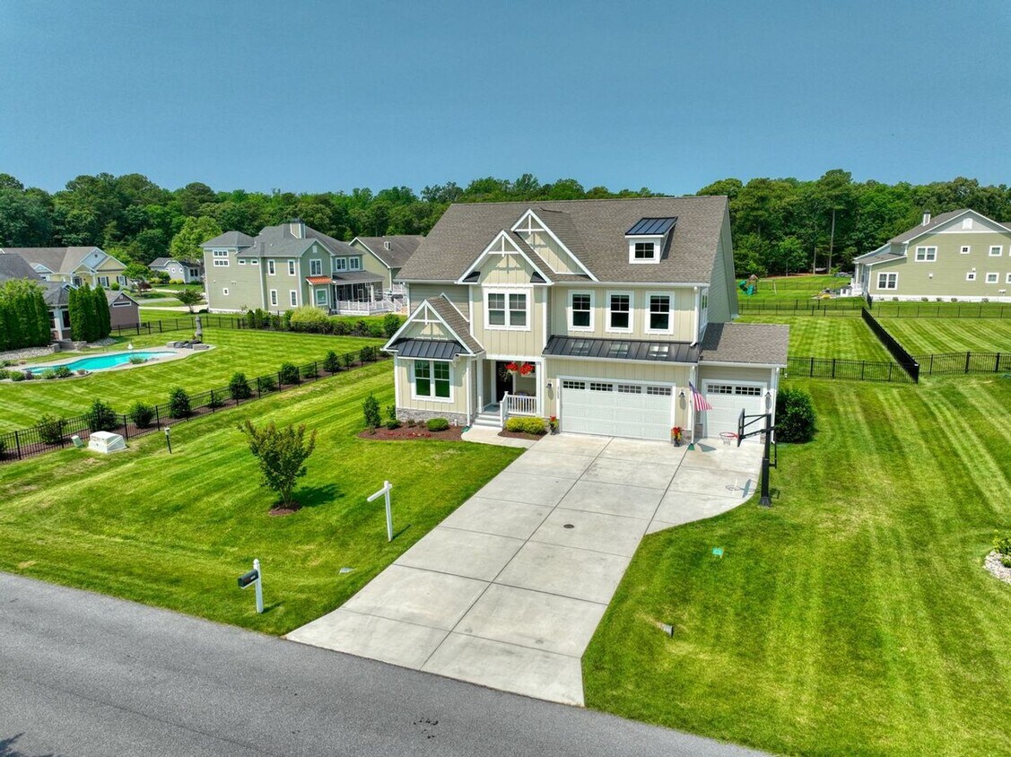 Primary Photo - Large Luxurious House in Lewes with Fenced...