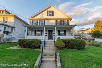 Building Photo - 623 E Elm St