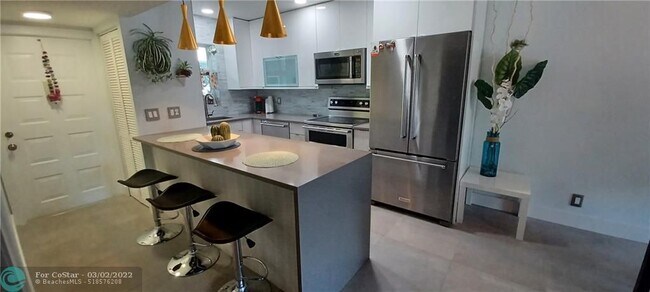 Foto del edificio - 2400 NE 16th St