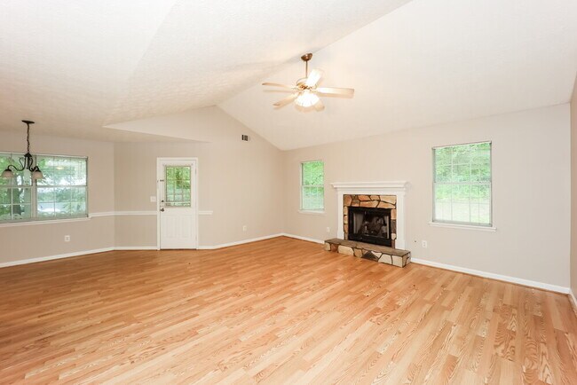 Building Photo - 85 Lakeside Dr