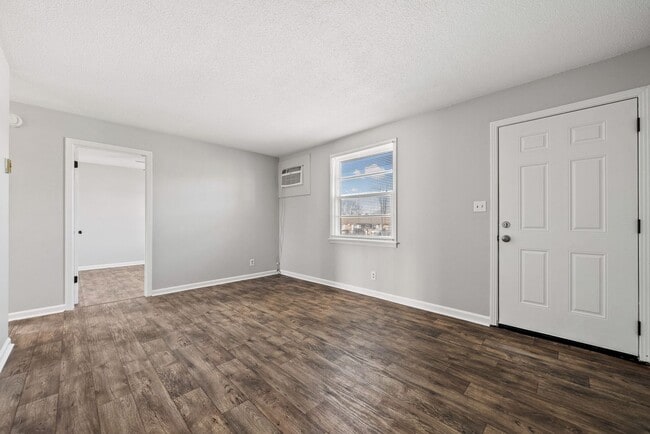 Building Photo - 110 Tandy Dr