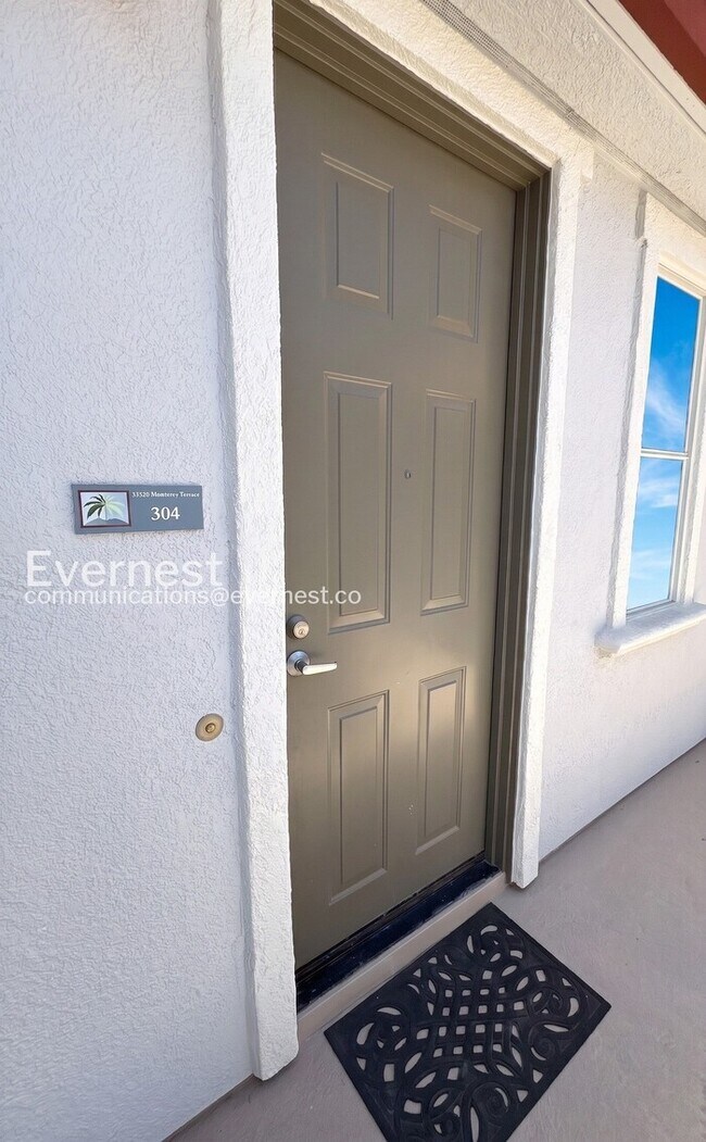 Foto del edificio - Modern Living Meets Ultimate Convenience with Pool! / 1 bed & 1 bath / Available Now!