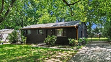 Building Photo - 2616 Springway Dr