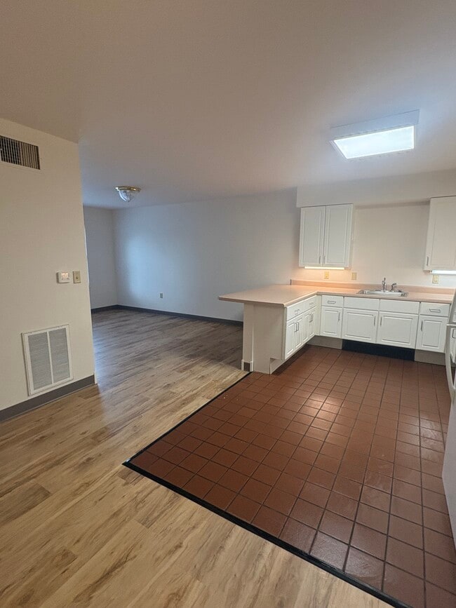 Building Photo - 223 S Camp Ave