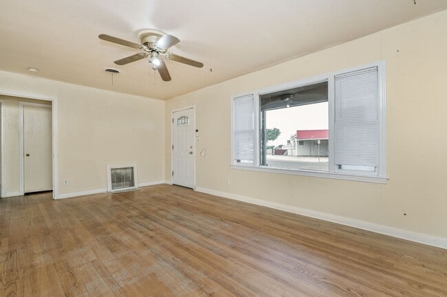 Building Photo - 3609 S Travis St