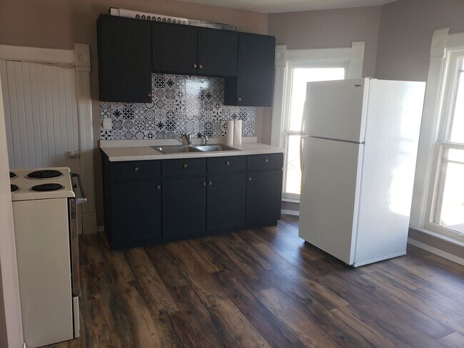 Foto del edificio - 2- Bedroom, 1- Bath Upper Unit in Hillsboro