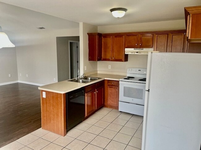 Building Photo - Melody Lane #146 &amp; 148