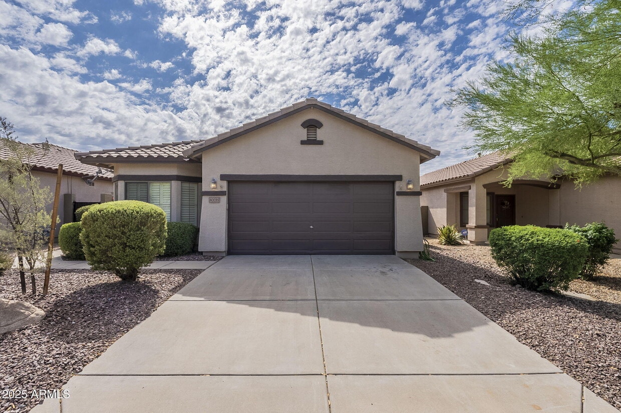 Primary Photo - 40035 N Patriot Way