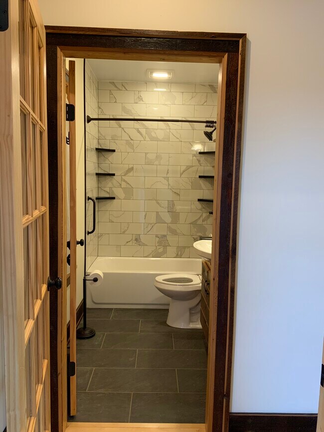 Baño del primer piso - 3507 Bigelow Blvd