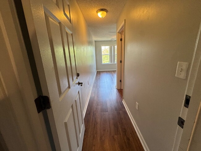 Building Photo - Off Campus Housing - Private bedroom and bathroom available NOW  in Harts Cove