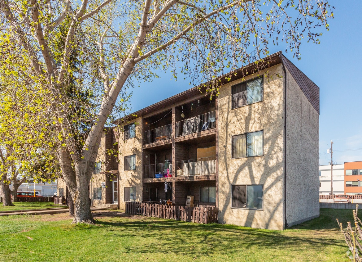 Primary Photo - Artlen Apartments
