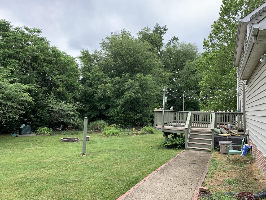Foto del edificio - 6108 Willow Pond Dr