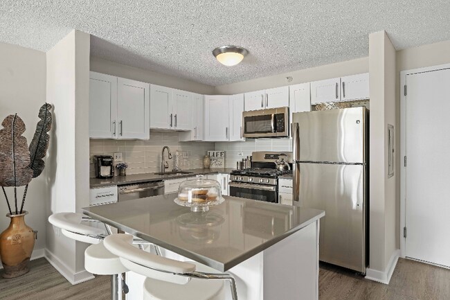 Foto del edificio - 578 N State St