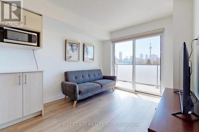 Building Photo - 181 Huron St