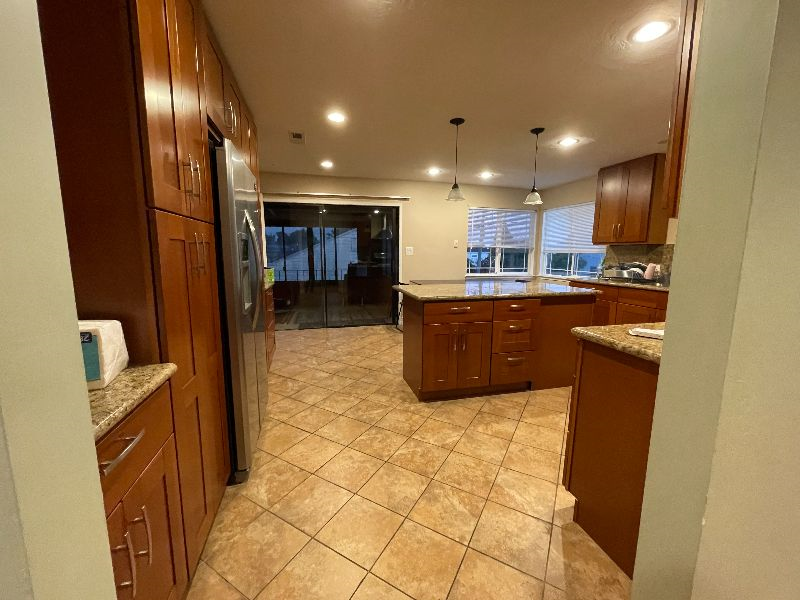 Large kitchen with lots of cabinets. - 1337 Cornell Ave