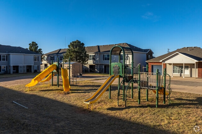 Parque infantil al aire libre - Arbor Terrace Townhomes