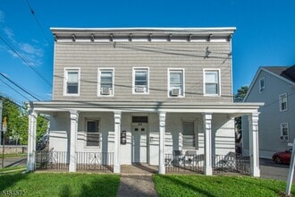 Building Photo - 143 Valley Rd