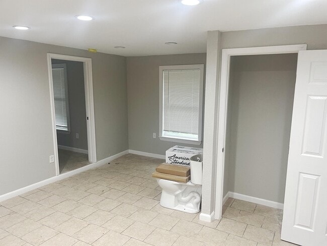 Building Photo - 125 Glenwood Ct