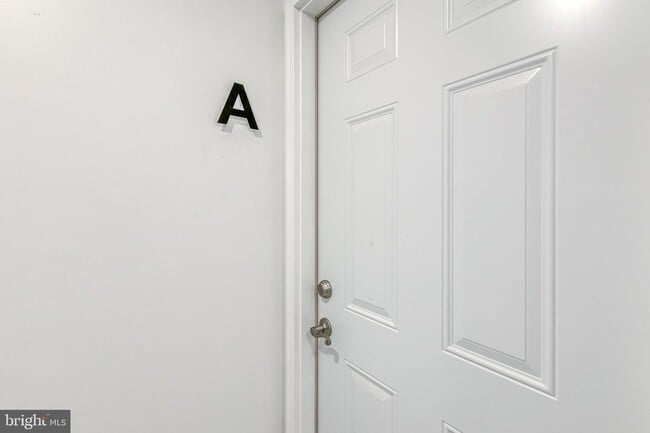 Building Photo - 541 E Girard Ave