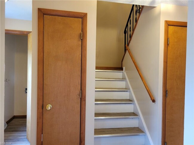 Building Photo - 14759 Cedarwood Ct
