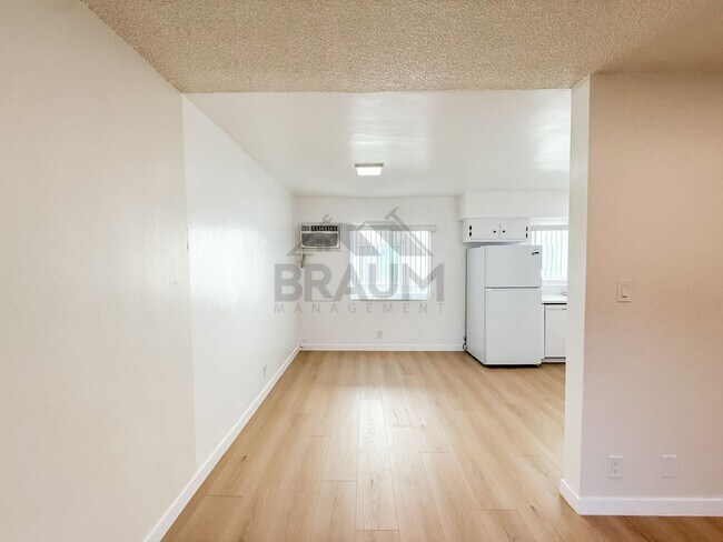 Foto del edificio - 13129 Oxnard St