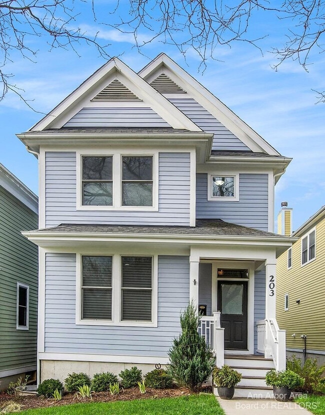 Building Photo - 203 W Summit St