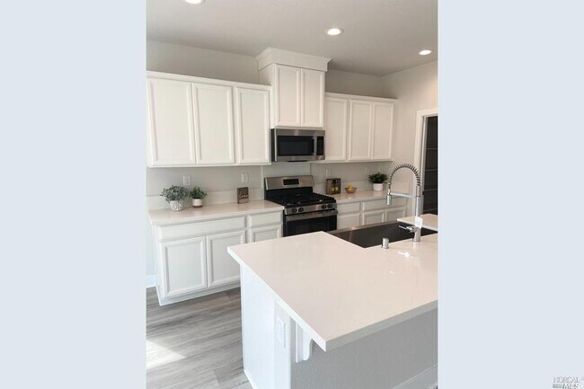Building Photo - 7001 Bergenia Ct