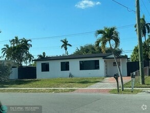 Building Photo - 5601 SW 39th St