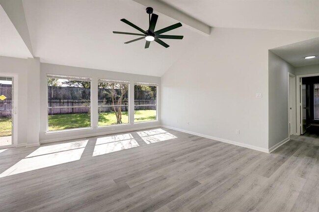 Building Photo - 18723 Spinney Ln
