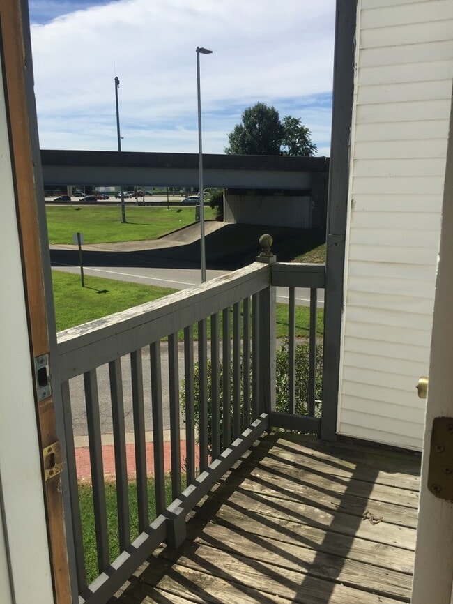 Photo - 929 Green St Apartment