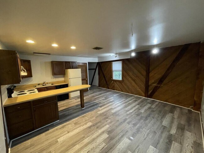 Building Photo - 25 Sarhelm Road