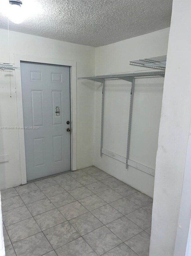 Building Photo - 765 W 23rd St