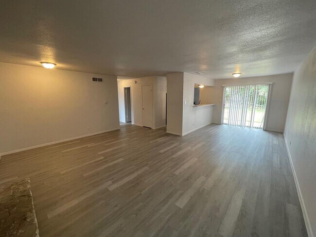 Building Photo - 617 Castle Ridge Rd
