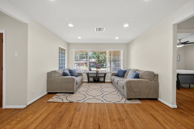 Building Photo - 4045 Osby Dr